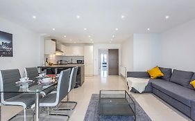 Luxury Canary Wharf Apartment